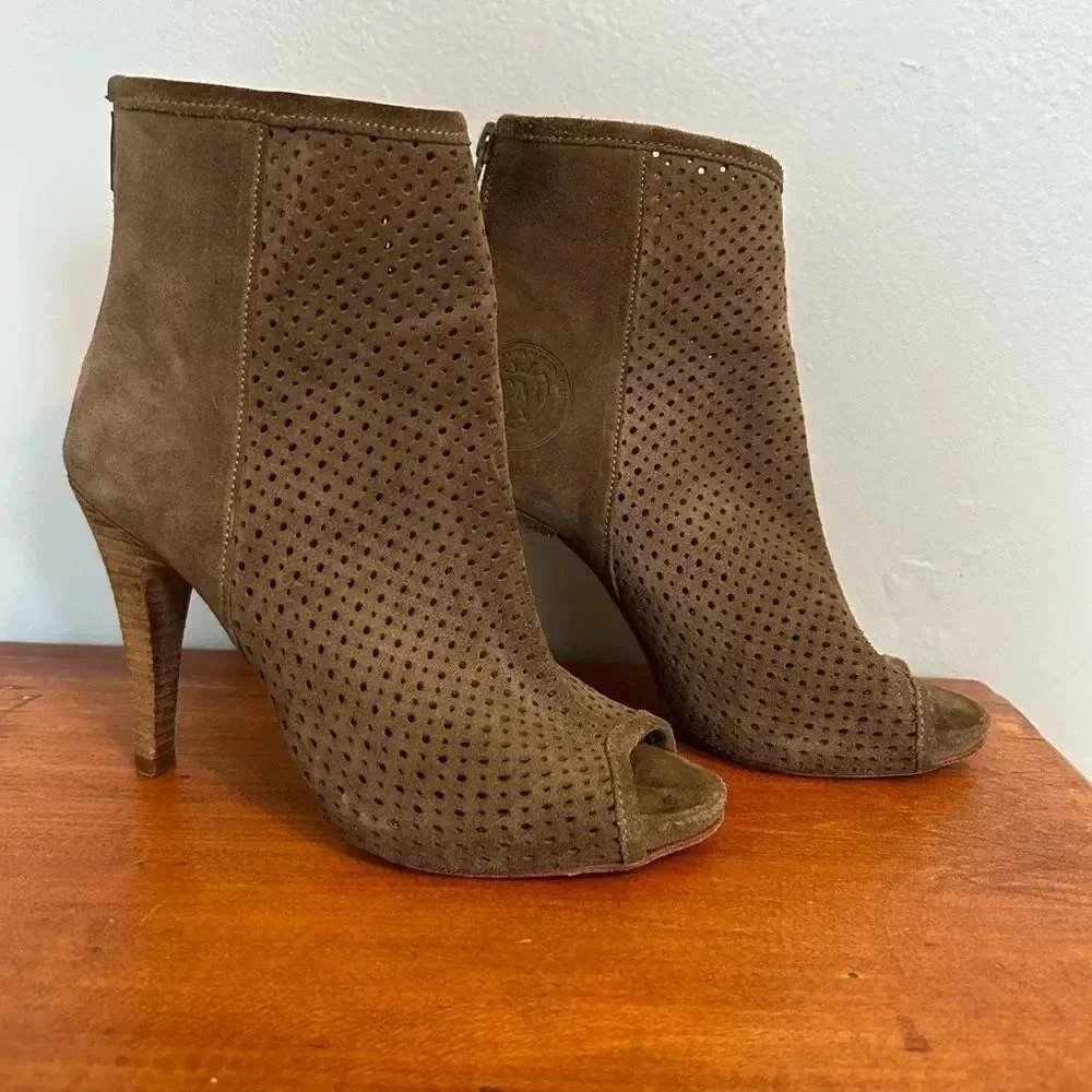 Catarina Martins peep-toe, stiletto-heeled booties